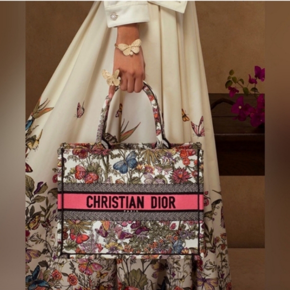 I AM LIVE - Selling Yours and Mine ! - Picture 1 of 8